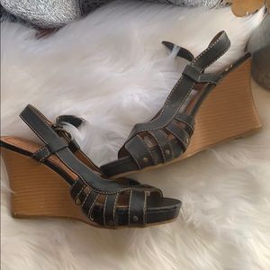 Cute pair of sandals couple marks see pic